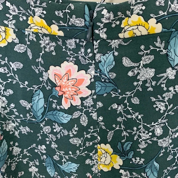 Loft • Green Floral Flounce Mini Skirt - Picture 4 of 7